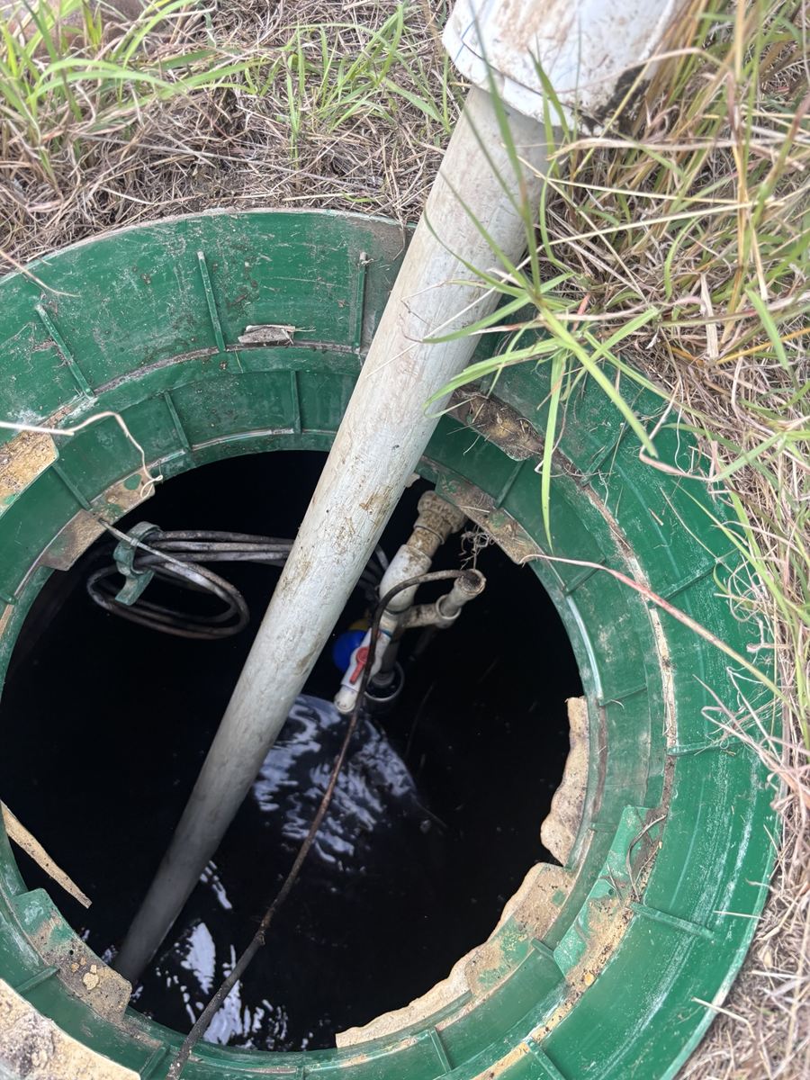Septic tank access during pumping service